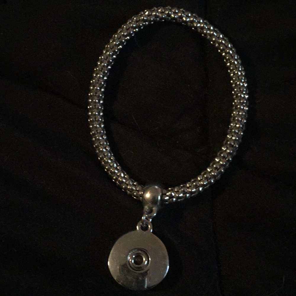 Silver “R” bracelet - Picture 3 of 3